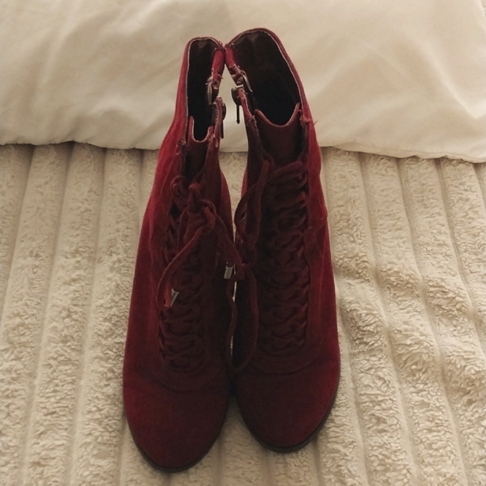 Carlos size 7.5 zip up heels